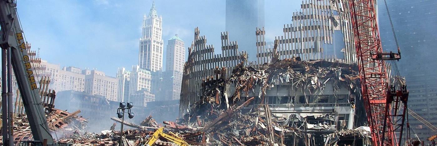Ground Zero, hvor World Trade Center stod før 11. september 2001. Billedet er taget en uge efter terrorangrebet (Foto: UN Photo / Eskinder Debebe)